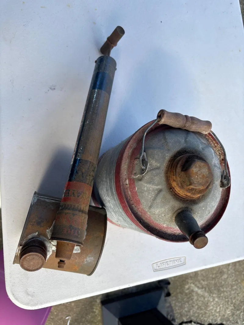 Estate Sale Vintage Hudson Oil Can Pump Oiler Shop Decor Lot - Collector’s Dream Auction – Lladro, Murano, Coastal Decor-Anacortes and Sequim pick-ups | Ocean Bid Auction