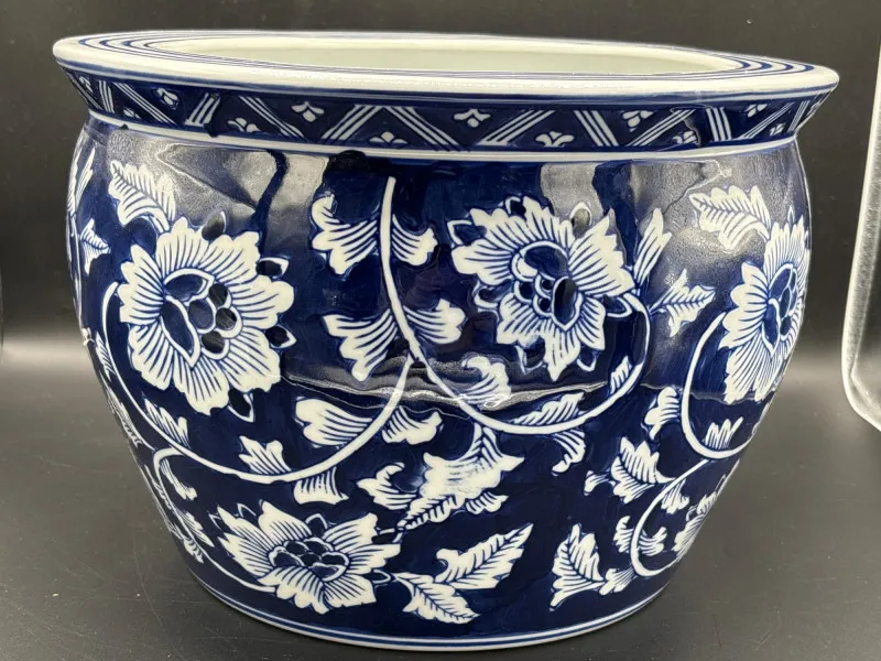 Spring Ready! Williams Sonoma Blue & White Planter 11.5" - Collector’s Dream Auction – Lladro, Murano, Coastal Decor-Anacortes and Sequim pick-ups | Ocean Bid Auction