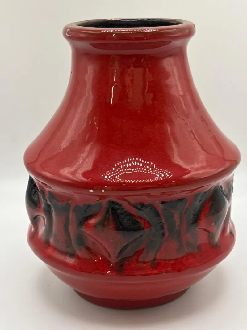 Vintage Red Ceramic Vase Mid Century Style Black Drip - Collector’s Dream Auction – Lladro, Murano, Coastal Decor-Anacortes and Sequim pick-ups | Ocean Bid Auction