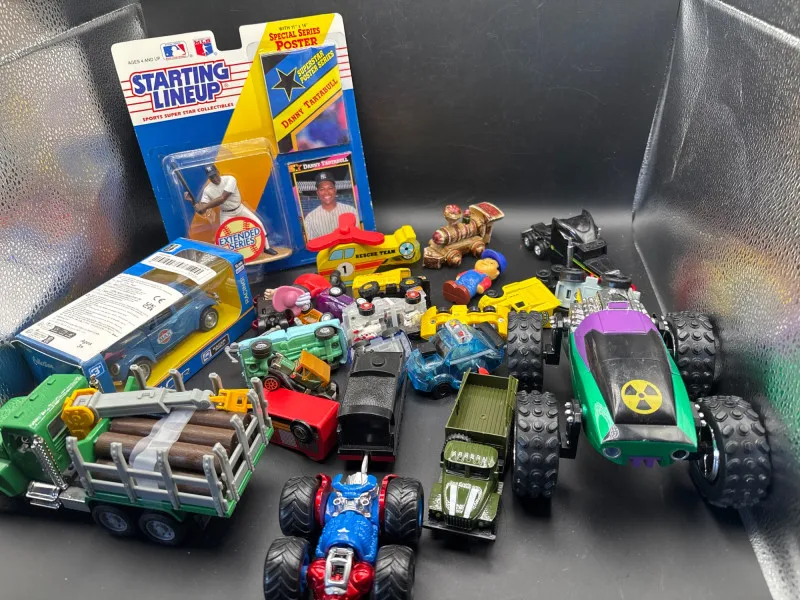 Estate Sale Toy Lot Cars Trucks Starting Lineup Figure Mix - Collector’s Dream Auction – Lladro, Murano, Coastal Decor-Anacortes and Sequim pick-ups | Ocean Bid Auction
