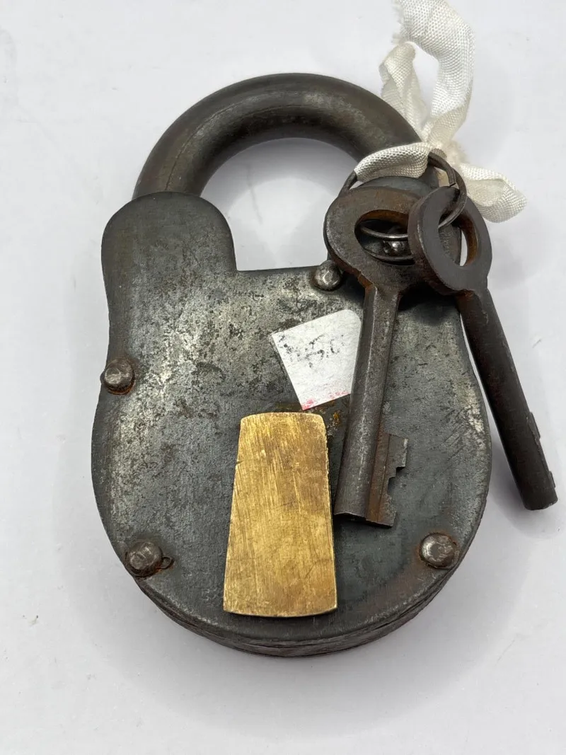 Vintage Padlock w Keys Working Large Rustic Industrial Lock - Collector’s Dream Auction – Lladro, Murano, Coastal Decor-Anacortes and Sequim pick-ups | Ocean Bid Auction