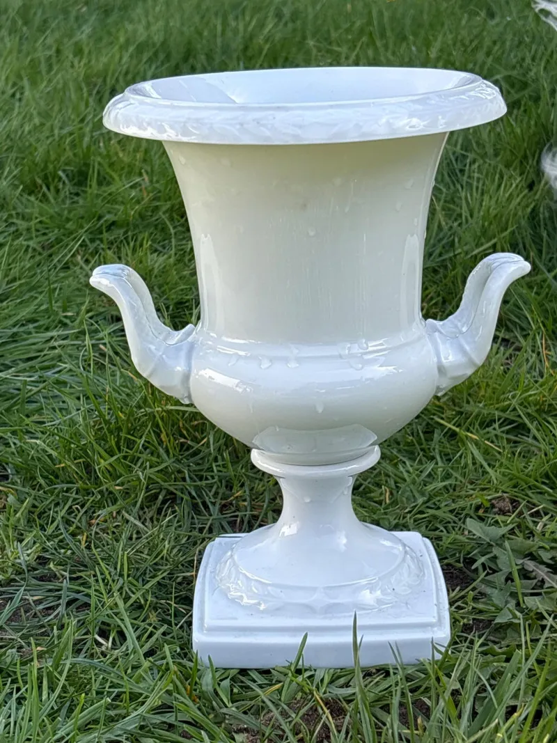 Kaiser Germany Porcelain Urn Vase Elegant Pedestal Design - Collector’s Dream Auction – Lladro, Murano, Coastal Decor-Anacortes and Sequim pick-ups | Ocean Bid Auction