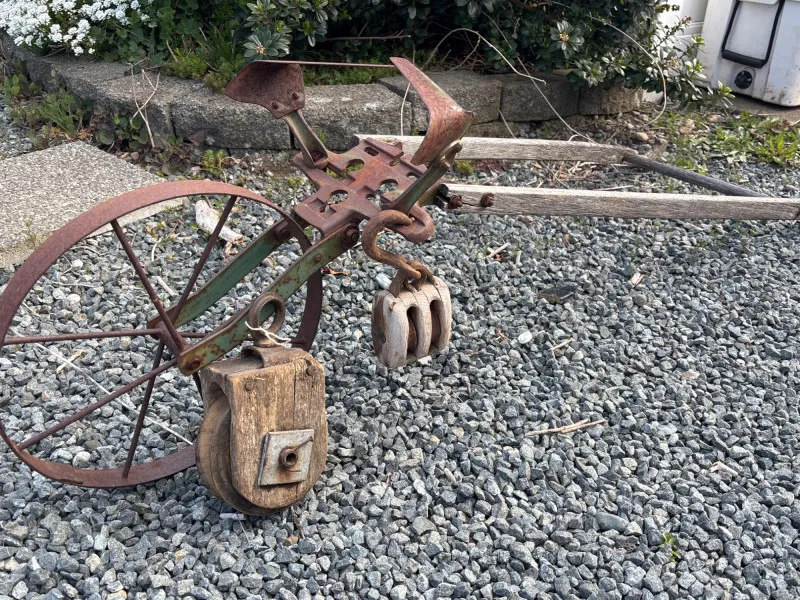 Estate Sale Antique Farm Tractor Implement Pulley Lot Rustic - Collector’s Dream Auction – Lladro, Murano, Coastal Decor-Anacortes and Sequim pick-ups | Ocean Bid Auction