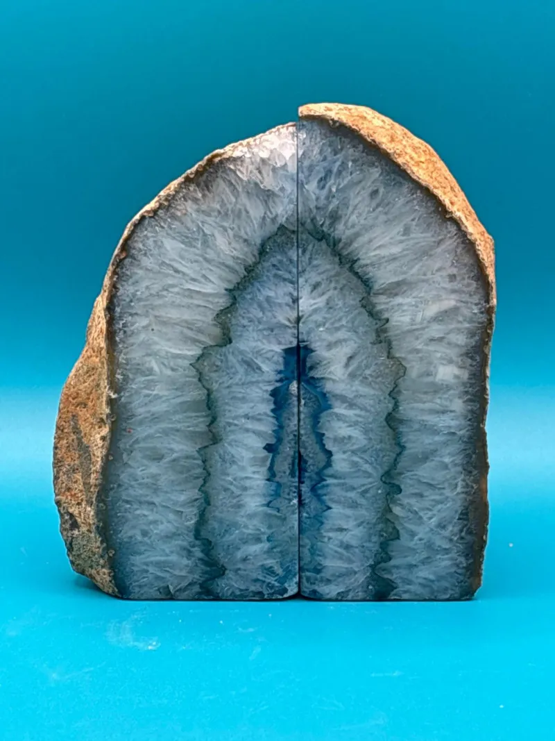 Blue Agate Bookends Polished Crystal Geode Stone Pair - Collector’s Dream Auction – Lladro, Murano, Coastal Decor-Anacortes and Sequim pick-ups | Ocean Bid Auction