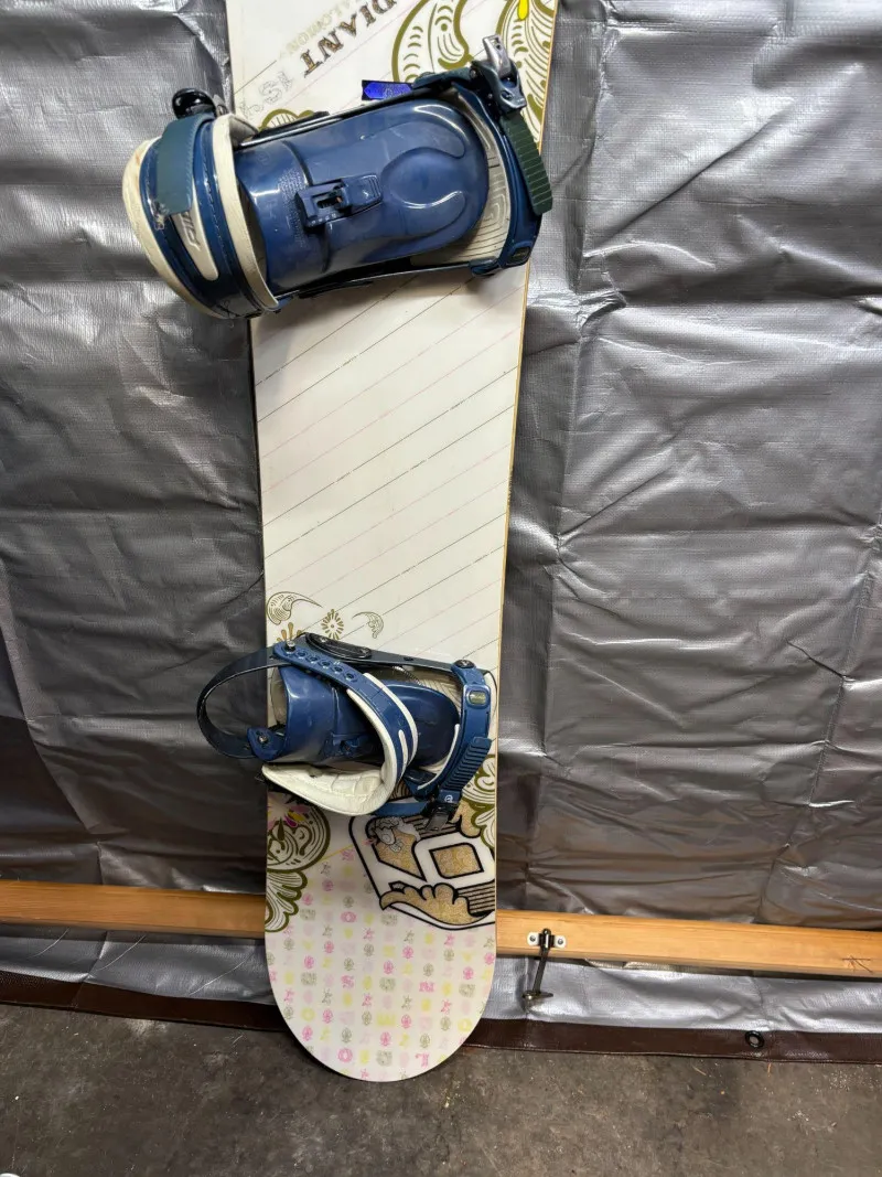 Snowboard with Bindings – Women’s/Youth Style Graphic - Mixed Treasures Auction | Ocean Bid Auction