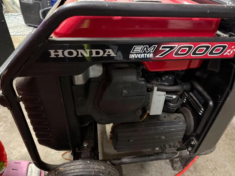 Honda EM7000is Inverter Generator – Starts Easy, Runs Quiet – - Mixed Treasures Auction | Ocean Bid Auction