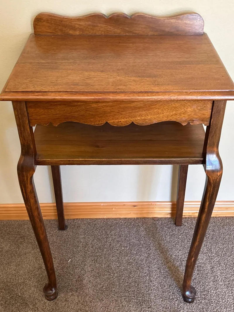 Vintage Solid Wood Queen Anne Accent Table with Shelf - Anacortes Estate Auction – Sterling Silver, Jewelry & Incredible Finds | Ocean Bid Auction