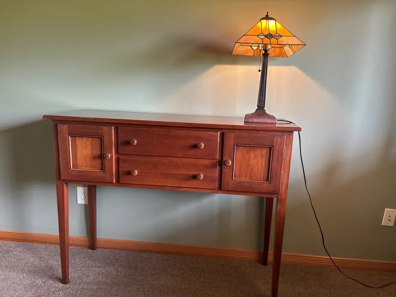 Cherry Sideboard Server with Tiffany-Style Table Lamp - Anacortes Estate Auction – Sterling Silver, Jewelry & Incredible Finds | Ocean Bid Auction