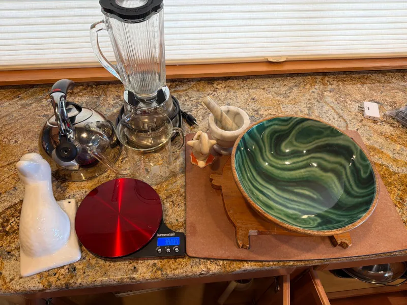Kitchen Essentials Lot Blender Kettle Scale Bowl Mortar & Pestle - Anacortes Estate Auction – Sterling Silver, Jewelry & Incredible Finds | Ocean Bid Auction