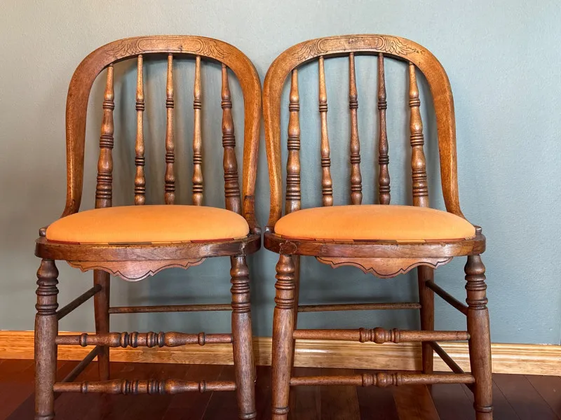 Pair of Victorian Oak Dining Chairs with Upholstered Seats - Anacortes Estate Auction – Sterling Silver, Jewelry & Incredible Finds | Ocean Bid Auction