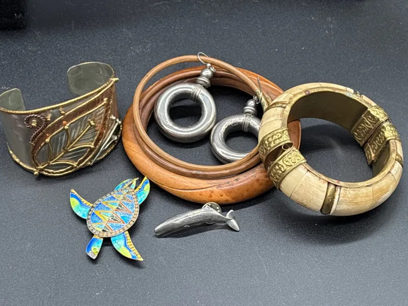 Eclectic Jewelry Lot – Wood, Brass, Copper & Enamel Turtle Brooch - Anacortes Estate Auction – Sterling Silver, Jewelry & Incredible Finds | Ocean Bid Auction