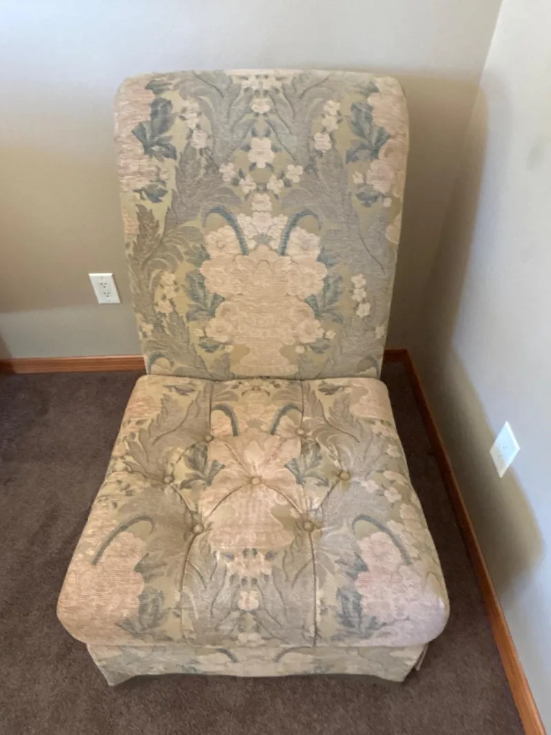 Vintage Floral Slipper Chair – Cozy Cottage Style Accent Seating - Anacortes Estate Auction – Sterling Silver, Jewelry & Incredible Finds | Ocean Bid Auction