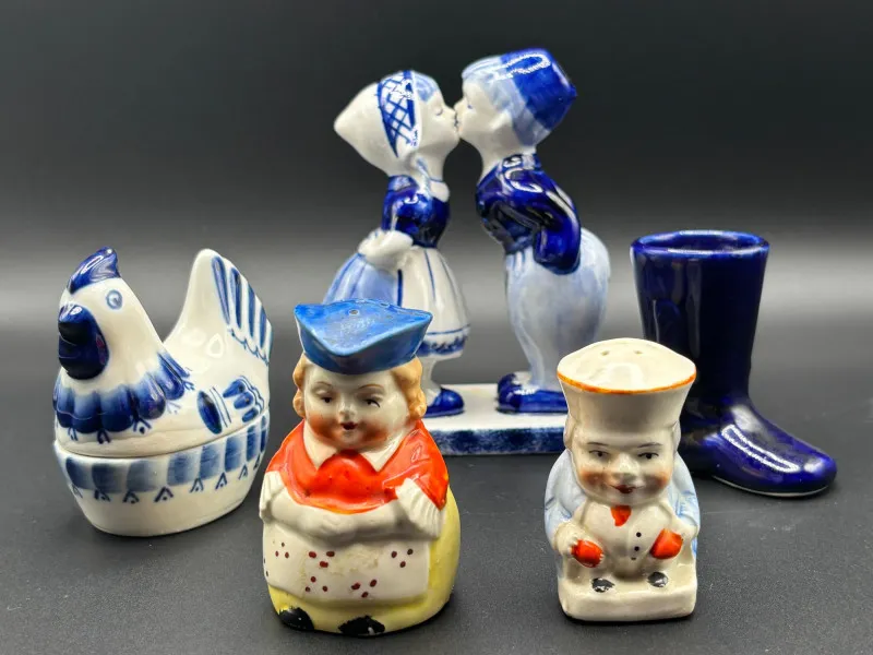 Vintage Dutch Blue Lot Shakers Boot Chicken Figurines - Spring Treasure Auction – Vintage Finds & New-In-Box Surprises. | Ocean Bid Auction