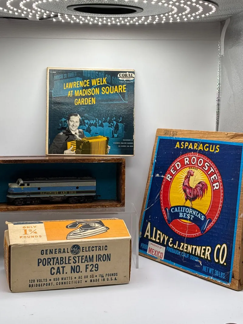 Vintage Train Model w/ Wood Box Crate Label GE Iron & Welk Record - Spring Treasure Auction – Vintage Finds & New-In-Box Surprises. | Ocean Bid Auction