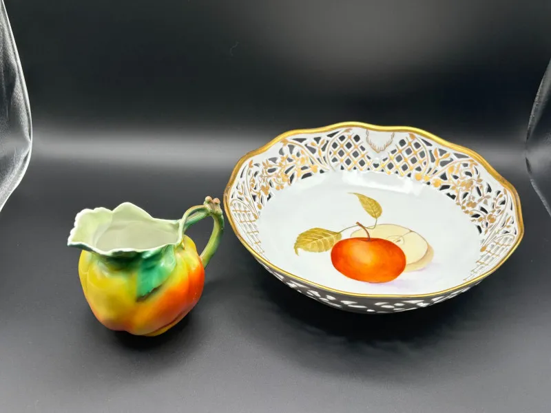 Oscar de la Renta China Bowl & Apple Creamer Set - Spring Treasure Auction – Vintage Finds & New-In-Box Surprises. | Ocean Bid Auction