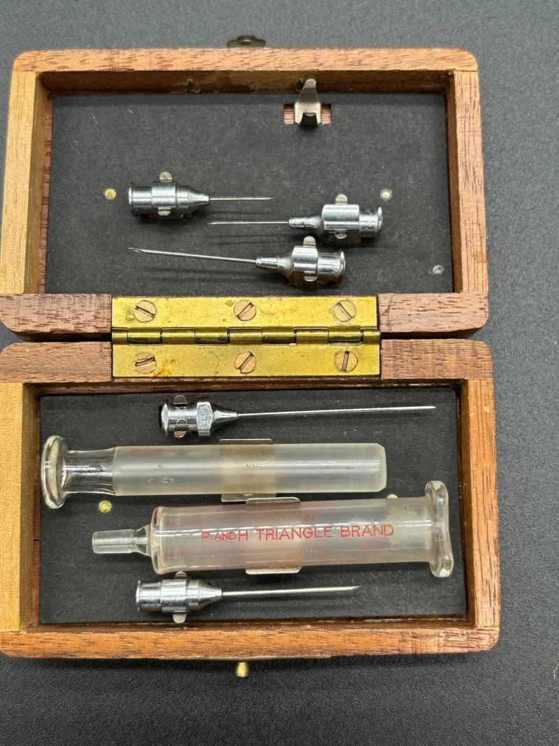 M.D. U.S.A. Medical – Glass syringe & Needles in wood case. - Spring Treasure Auction – Vintage Finds & New-In-Box Surprises. | Ocean Bid Auction