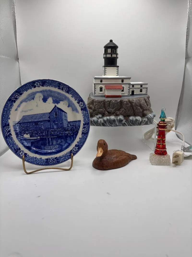 Nantucket Lighthouse Lamp Glass Lighthouse Huber Duck Plate Lot - Spring Treasure Auction – Vintage Finds & New-In-Box Surprises. | Ocean Bid Auction