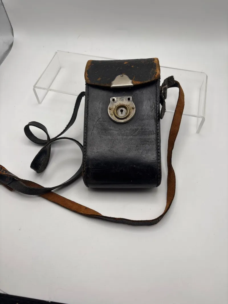 Voigtlander Bessa Folding Camera w Case Vintage Film Camera - Spring Treasure Auction – Vintage Finds & New-In-Box Surprises. | Ocean Bid Auction