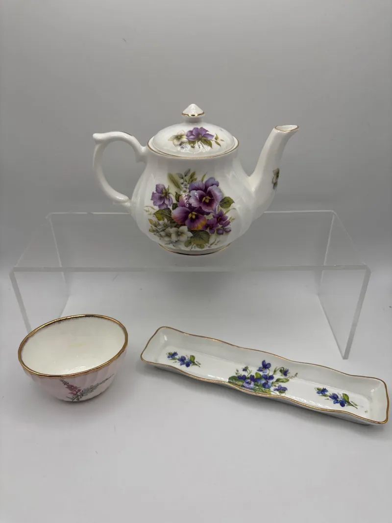 Floral Porcelain Teapot Sugar Bowl & Dish Lot Gold Trim China - Spring Treasure Auction – Vintage Finds & New-In-Box Surprises. | Ocean Bid Auction