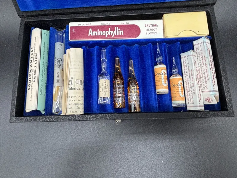 Vintage Medical Ampoule Kit – Aminophyllin & Adrenalin Vials w/ Case - Spring Treasure Auction – Vintage Finds & New-In-Box Surprises. | Ocean Bid Auction