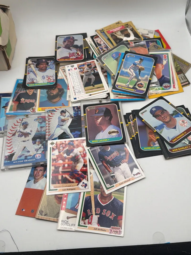 Vintage Baseball Trading Card Lot Don Mattingly Bo Jackson + - Spring Treasure Auction – Vintage Finds & New-In-Box Surprises. | Ocean Bid Auction
