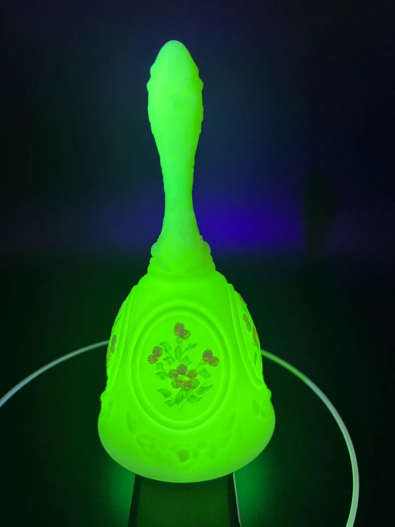 Vintage Fenton Custard Glass Bell – Hand Painted – UV Reactive Uranium - Spring Treasure Auction – Vintage Finds & New-In-Box Surprises. | Ocean Bid Auction