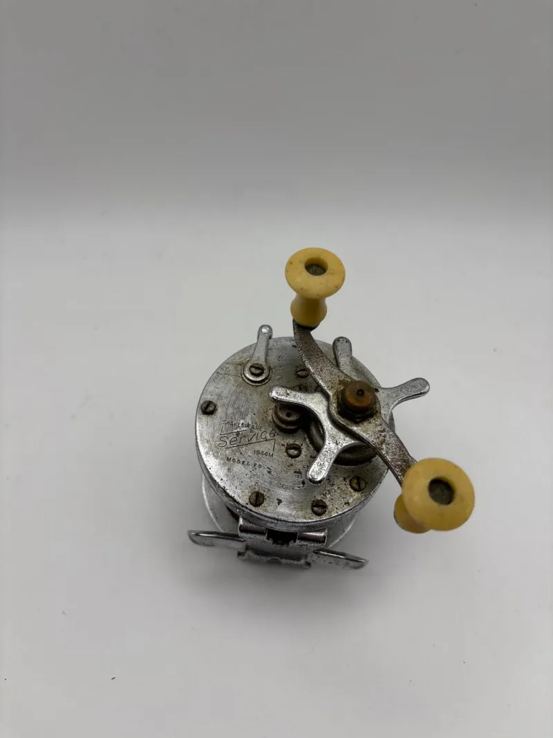 Vintage Shakespeare Fishing Reel Yellow Handles Baitcasting Reel - Spring Treasure Auction – Vintage Finds & New-In-Box Surprises. | Ocean Bid Auction