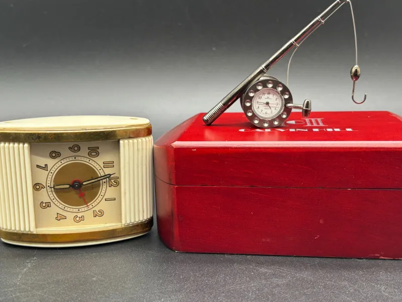 Vintage Clock Lot – Calvin Hill Desk & Travel Alarm - Spring Treasure Auction – Vintage Finds & New-In-Box Surprises. | Ocean Bid Auction