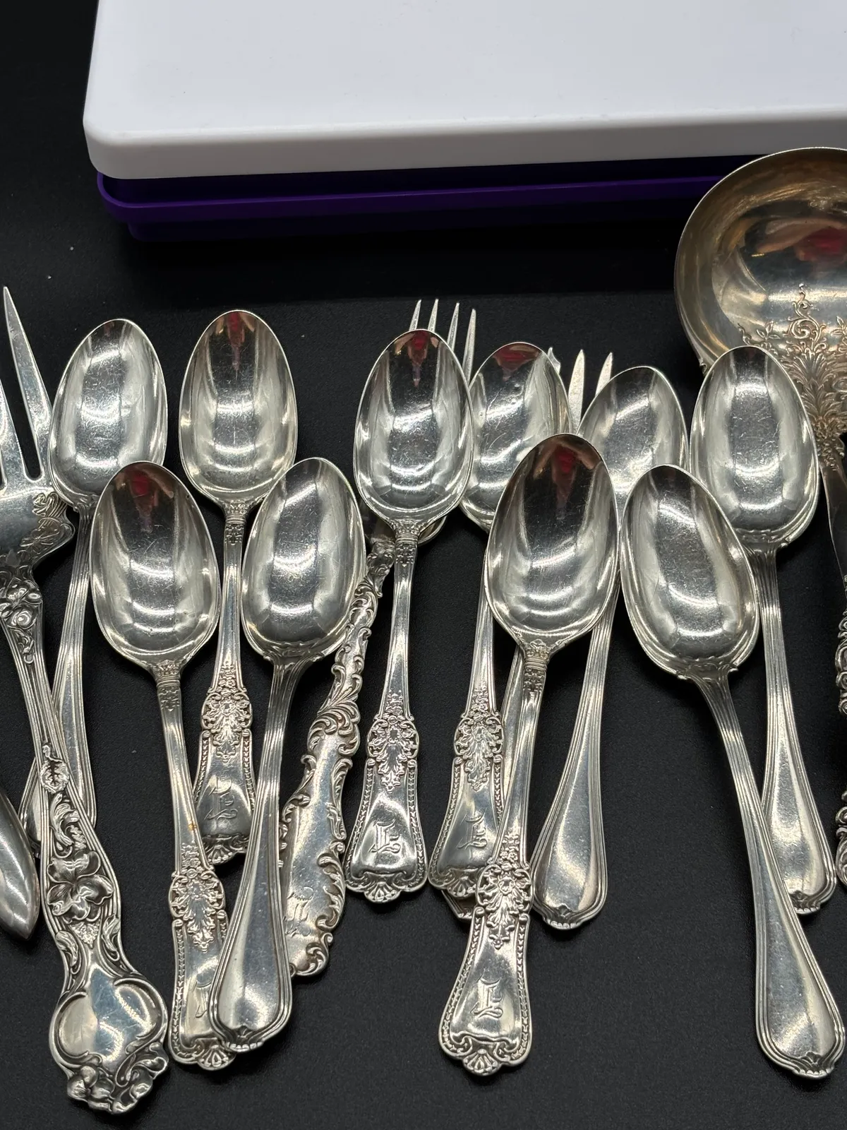 558g Mixed Silver Flatware and Serving Pieces